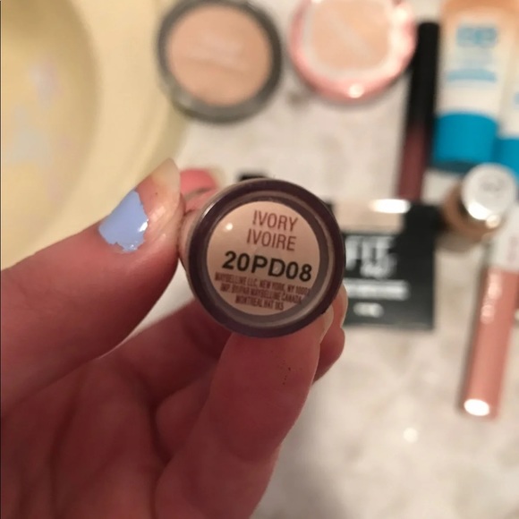 Makeup Bundle - Picture 5 of 7